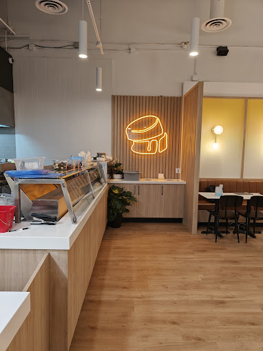 Fuwa Fuwa dessert café dining area